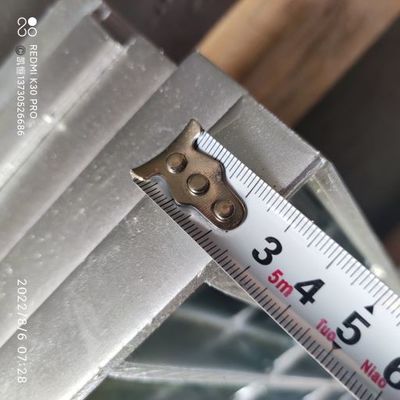 熱いすくいの電流を通された炭素鋼の火格子階段踏面銀製色