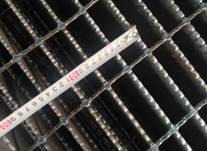 鋼鉄耳障りで耳障りな工場